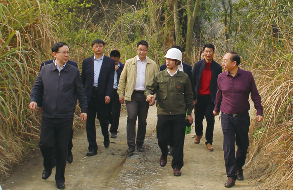 ?時任贛州市委常委、副市長劉文華等一行調(diào)研我司龍南縣稀土礦山尾水收集治理項目