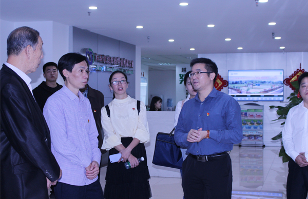 贛州市章貢區(qū)委組織部、非公黨委領(lǐng)導(dǎo)蒞臨我司視察指導(dǎo)黨建“三化”建設(shè)工作