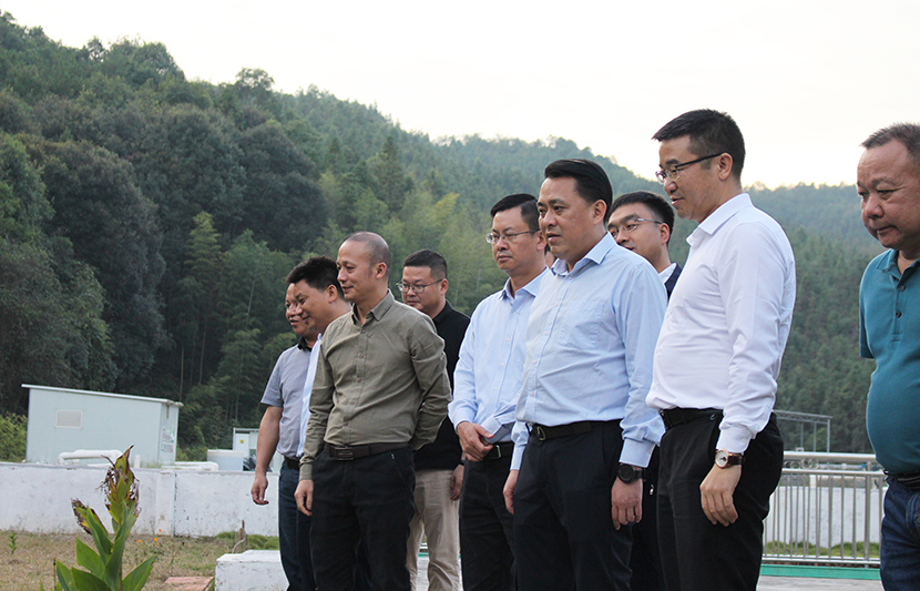 岑溪市稀土產(chǎn)業(yè)發(fā)展與礦山綜合治理考察組一行先后到我司龍南黃沙、定南上下營稀土尾水項(xiàng)目調(diào)研