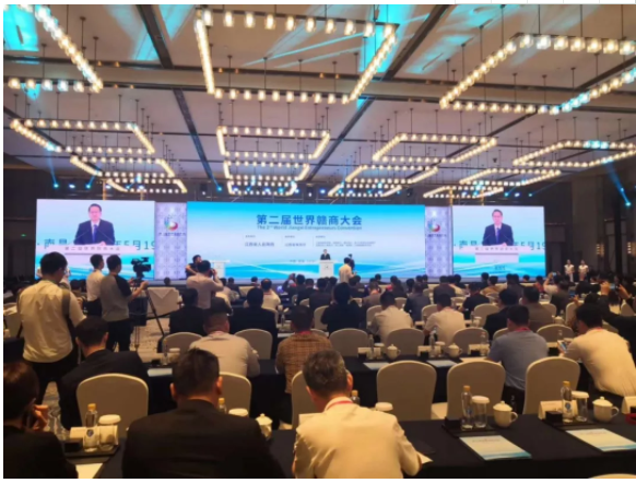 李平總裁連續(xù)兩屆榮膺世界贛商大會(huì)“江西省回鄉(xiāng)投資優(yōu)秀贛商”稱(chēng)號(hào)