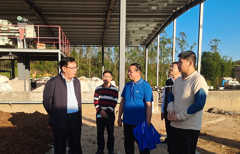 英德市委副書記、代市長林明曉一行蒞臨挺進(jìn)環(huán)保英德門洞溪稀土尾水治理項(xiàng)目調(diào)研