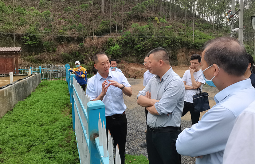 廣西生態(tài)環(huán)境廳梧州環(huán)境監(jiān)察專員辦主任覃文用一行蒞臨挺進環(huán)保兩安稀土礦區(qū)尾水處理站調研