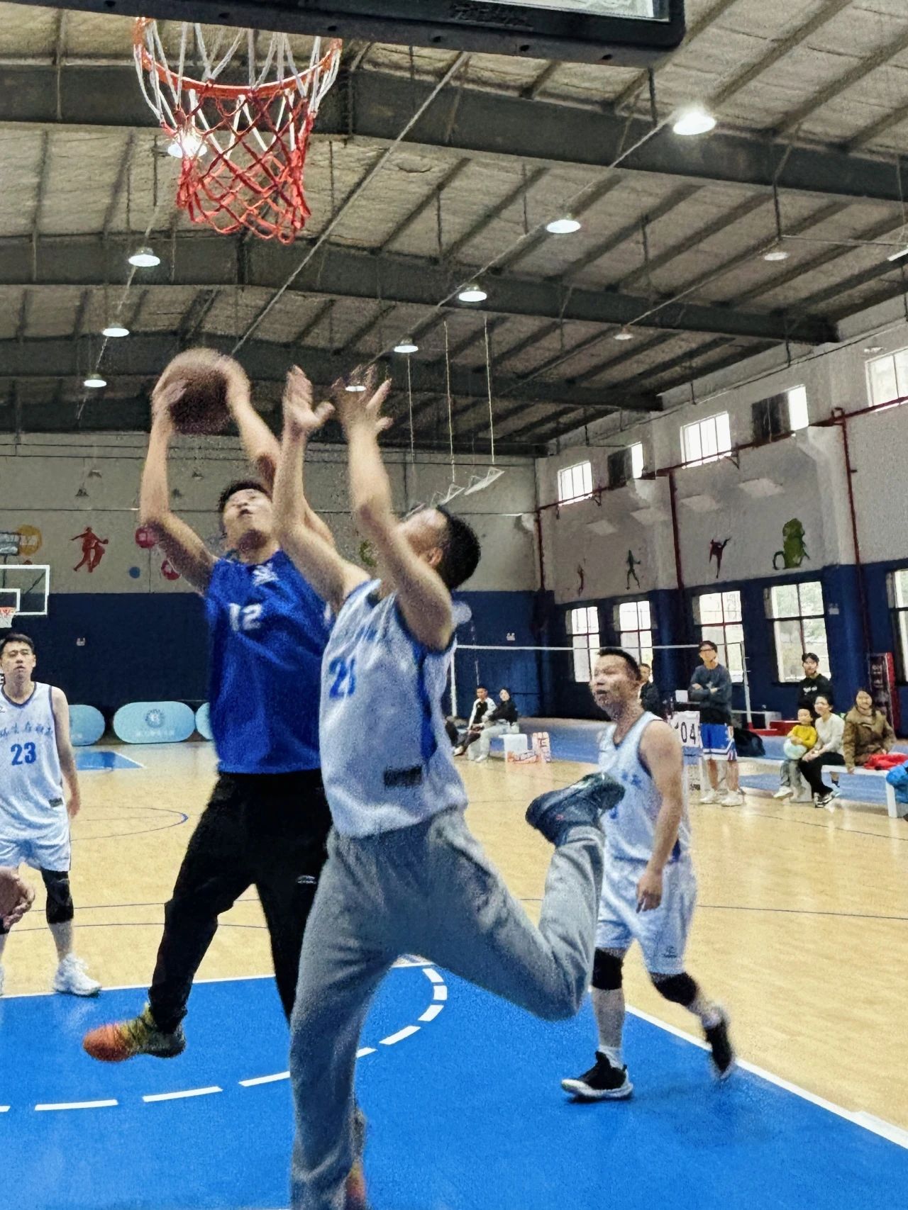 “以球結(jié)緣促交流，友誼籃球展風(fēng)采” —挺進(jìn)環(huán)保與江西省第七地質(zhì)大隊開展友誼籃球賽