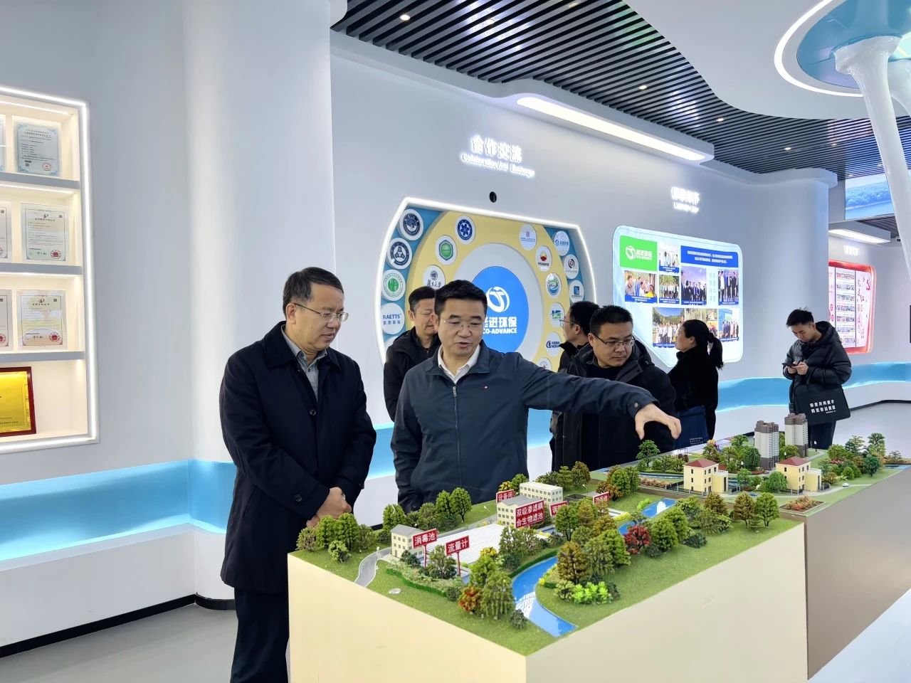 贛州市章貢區(qū)政協(xié)黨組書記、主席楊忠萬(wàn)一行 蒞臨挺進(jìn)環(huán)保走訪指導(dǎo)